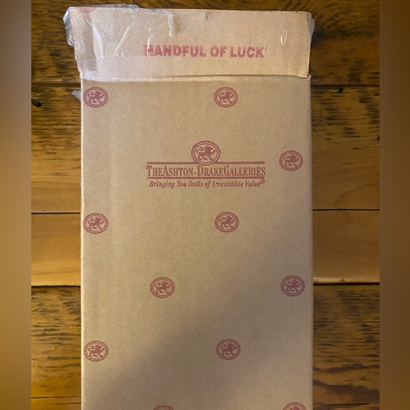 Adorable Ashton Drake doll “Handful of Luck.” Miniature collectible baby. NIB. - Picture 6 of 6